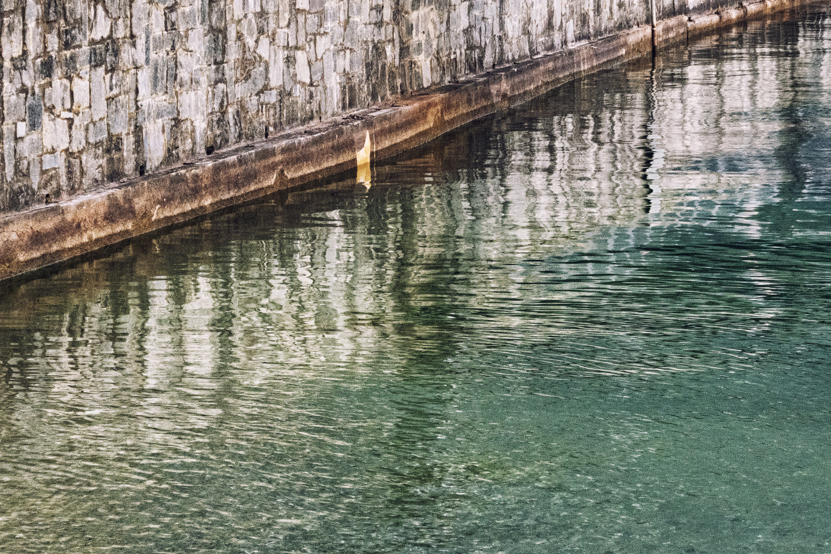 Riflessi nel porto