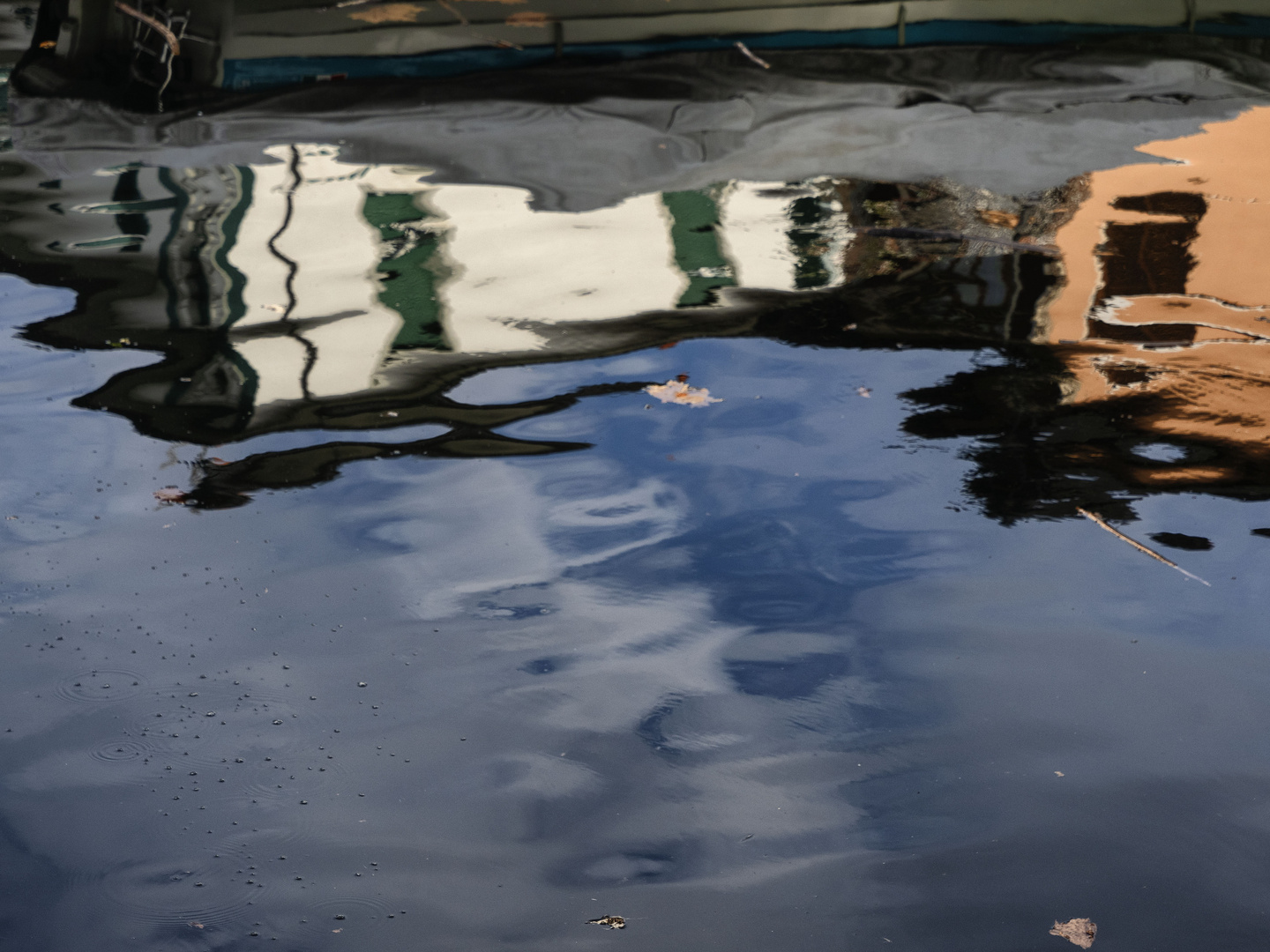 Riflessi nel porto