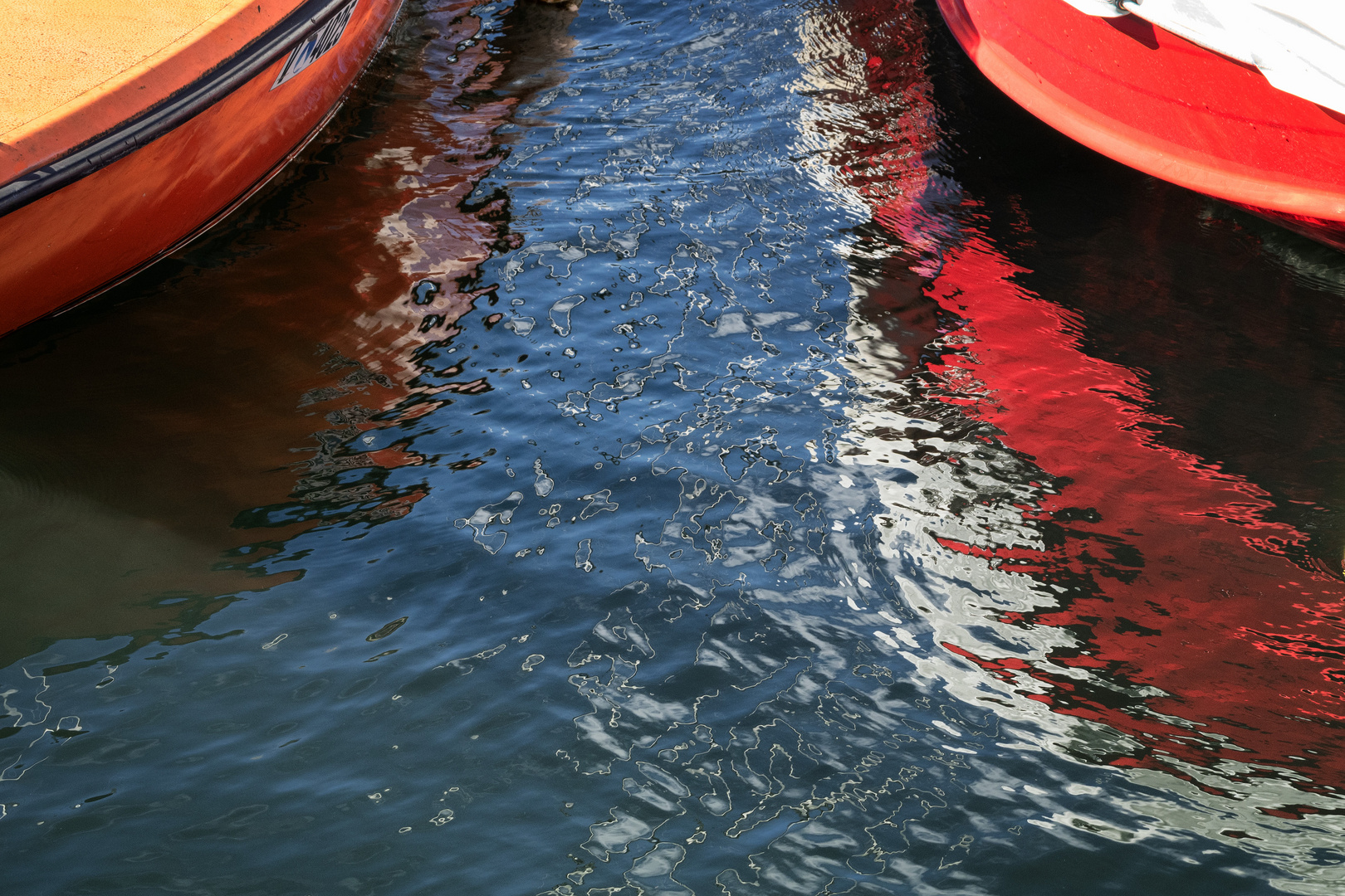 Riflessi nel porto di Luino