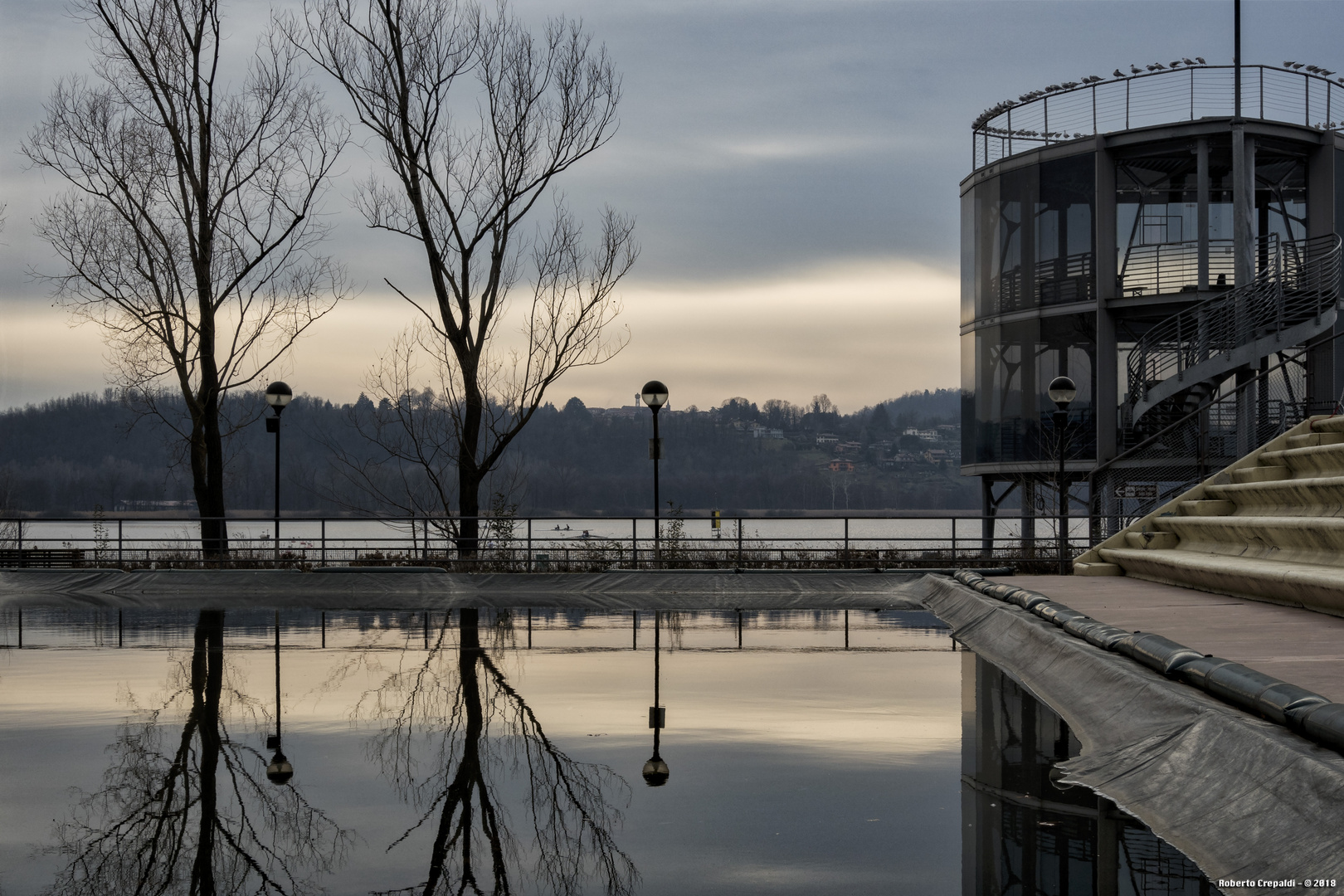 Riflessi nella piscina