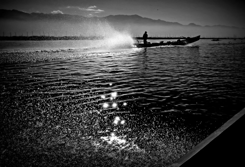 Riflessi sul Lago Inle, Myanmar