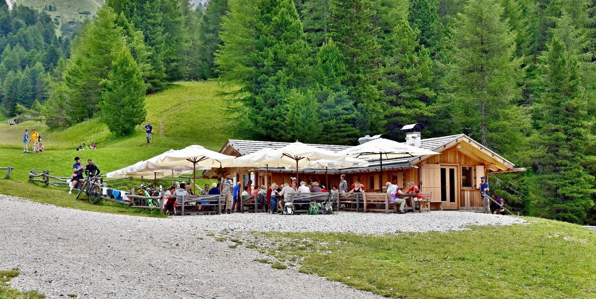 Rifugio, Baita alle Cascade 2011 m