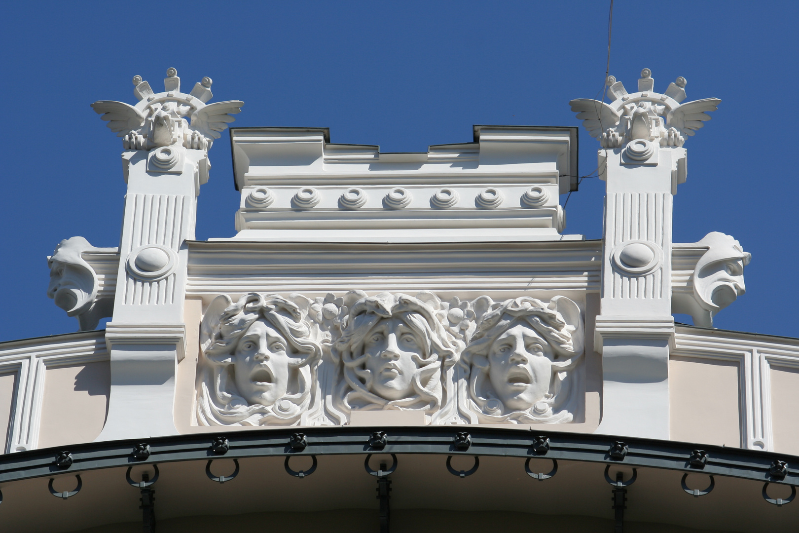 Riga - Alberta Straße 4 - Detail Jugentstil Giebel