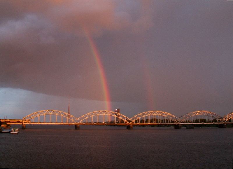 Riga - Brücke mit Regenbogen