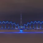 Riga - Fernsehturm hinter der Dougava-Bahnbrücke