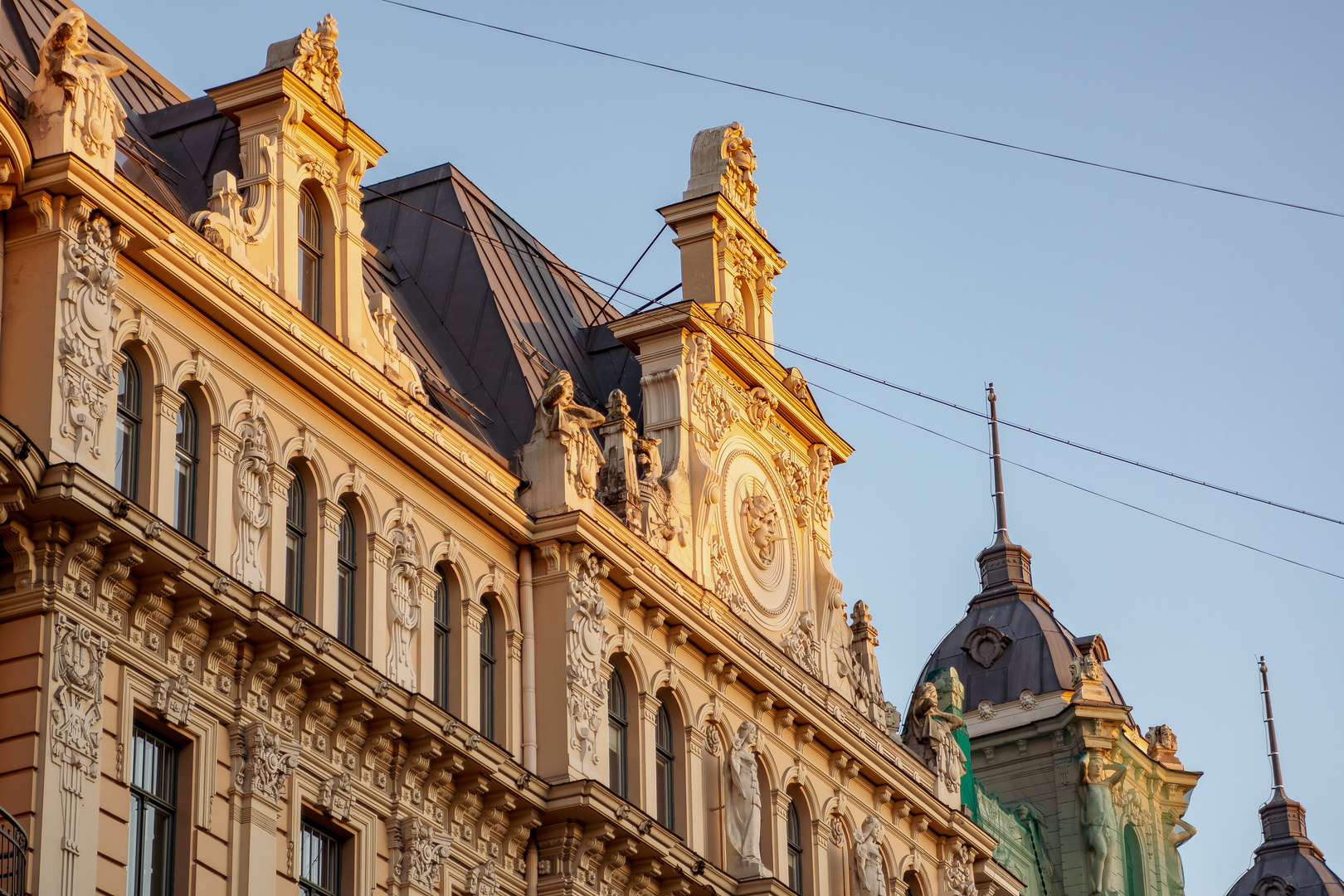 Rigas Fassade in der Abendsonne