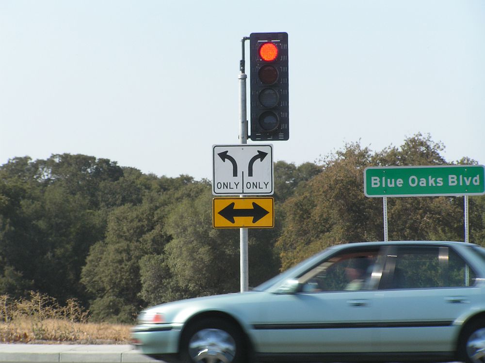 Right or left, don`t wait for green light ?