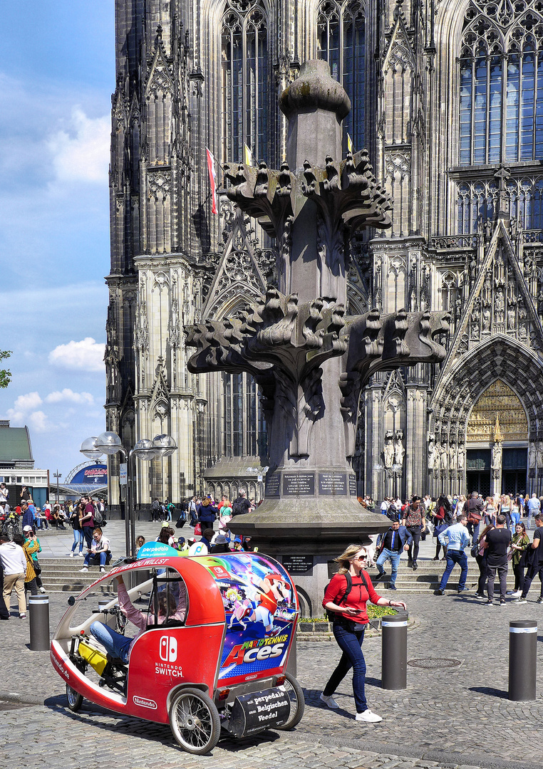 Rikscha am Kölner Dom