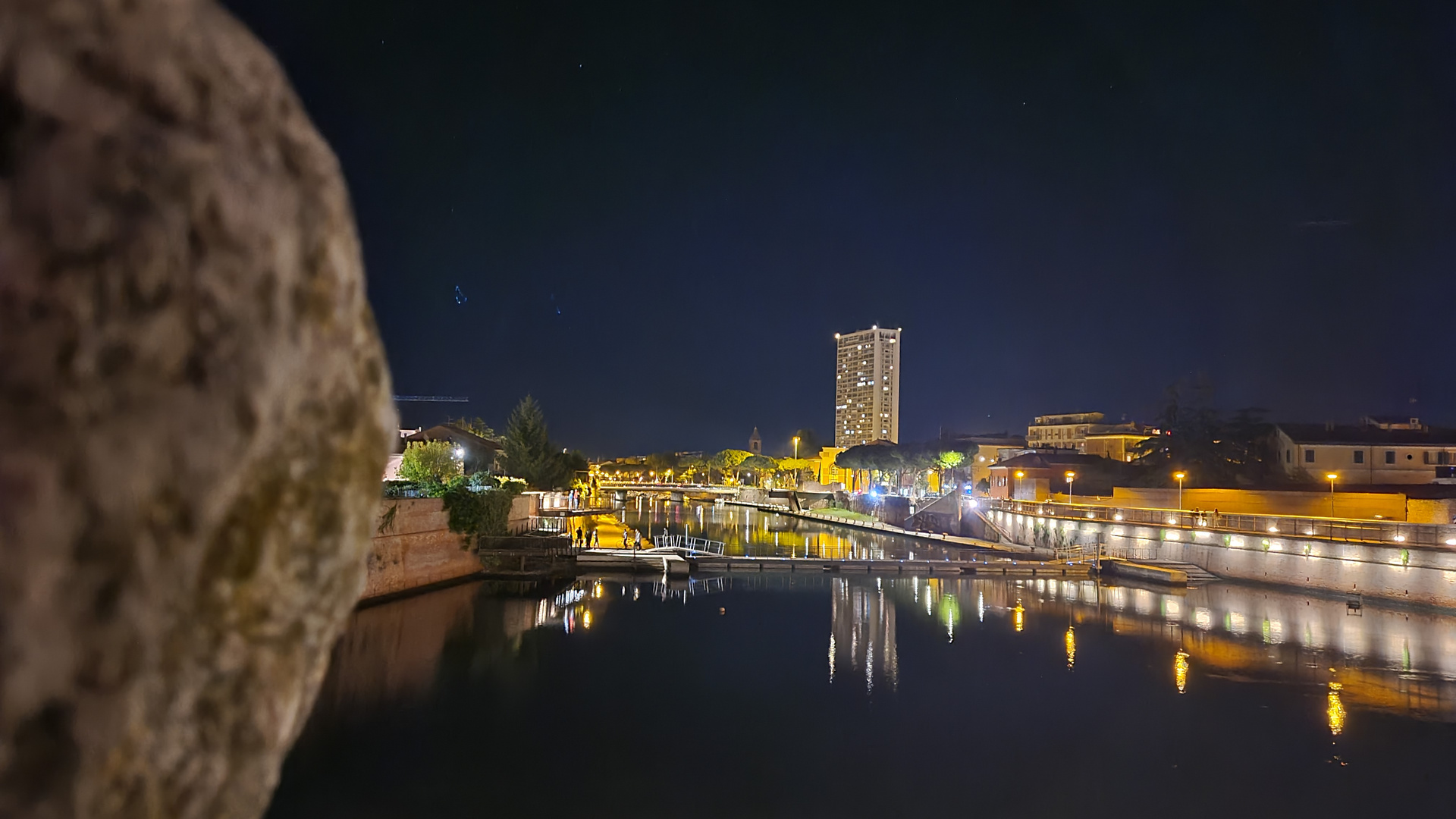 Rimini in der Nacht