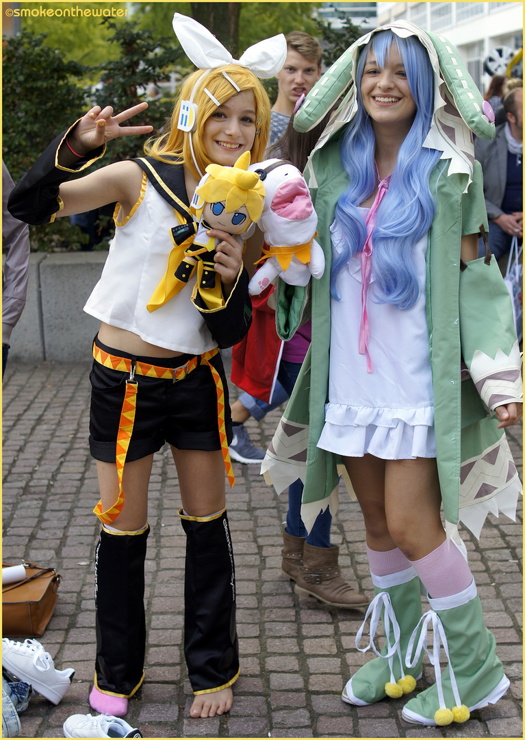 Rin Kagamine aus "Vocaloid" und Yoshino aus "Date A Live"