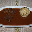 Rindsgulasch mit Semmelknödel