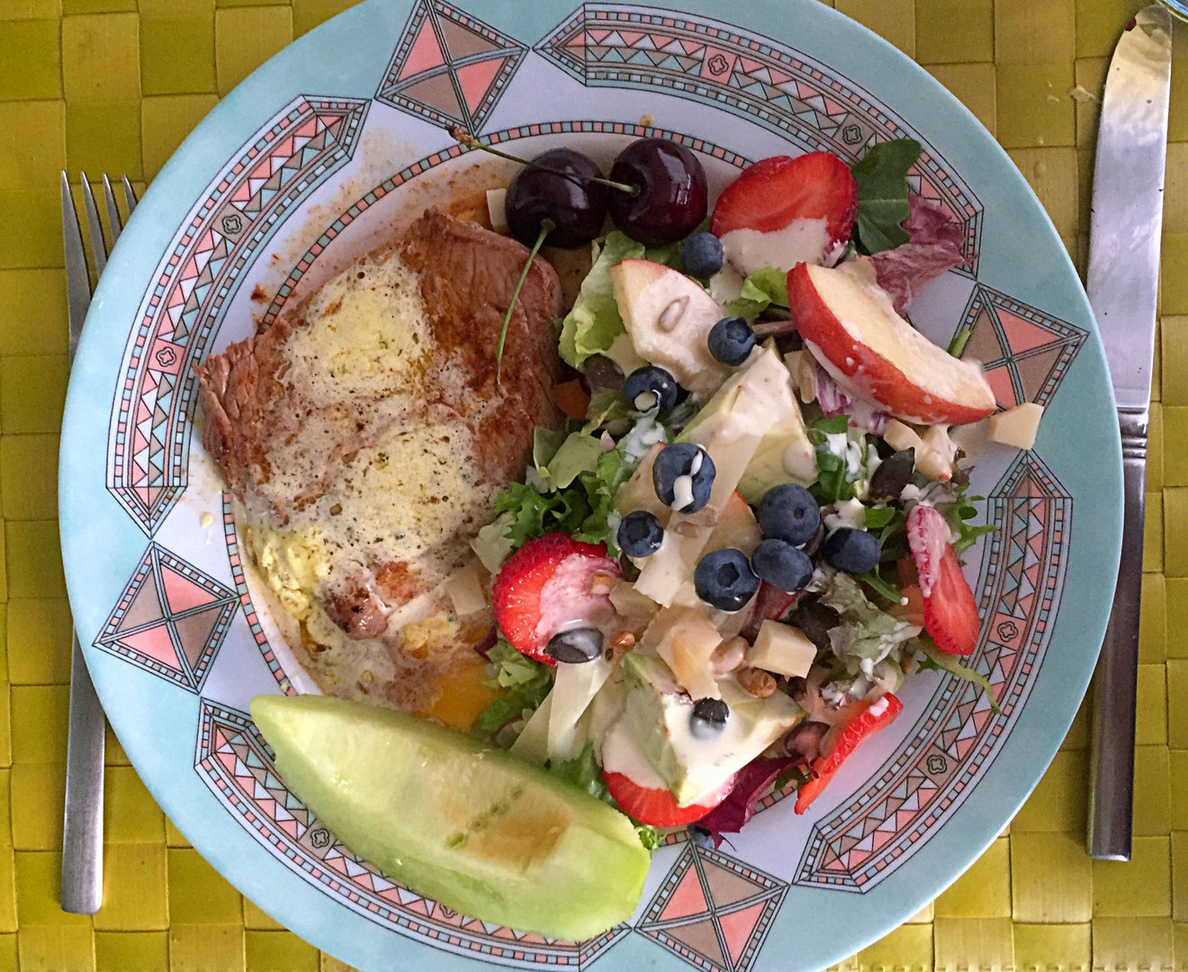 Rindsplätzli mit Früchte-Sbrinz-Salat ...