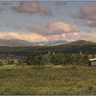 Ringebu-Fjell in der warmen Abendsonne mit Blick ins Rondane-Gebirge: Norwegenreise 2013 ( HDR )