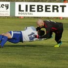 "Ringen auf dem Fußballplatz"