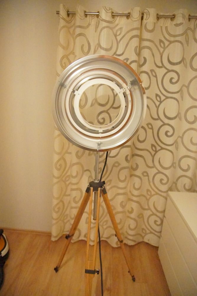 Ringlicht aus einem Deckeneinbaustrahler. Foto & Bild | techniken