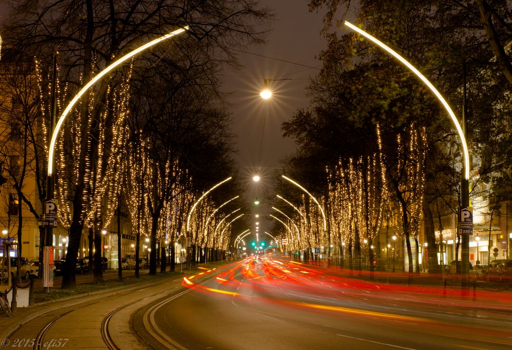 Ringstraße in Wien mit Weihnachtsdekoration