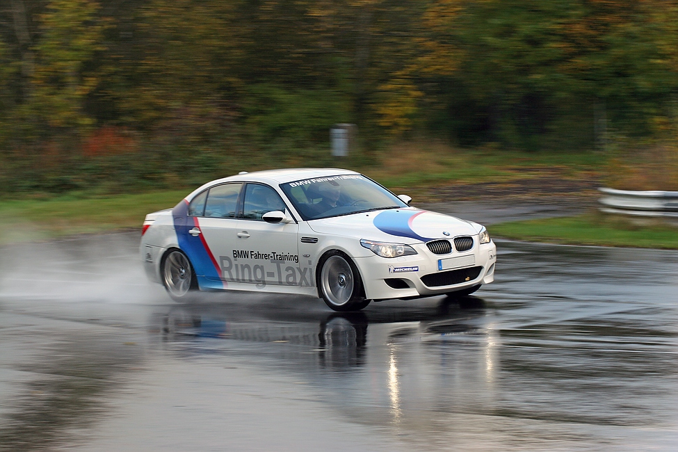 Ringtaxi im Regen