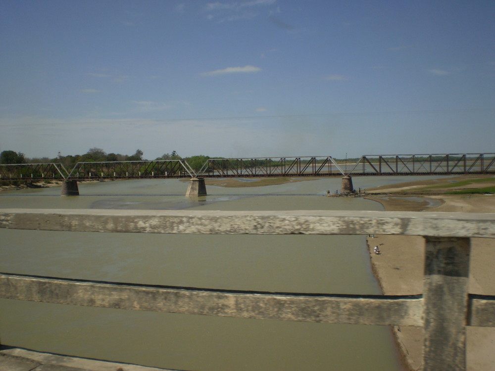 RIO BERMEJO - SALTA - TOMA DESDE PUENTE "LA QUENA"