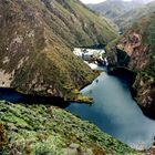 Rio, cascadas, pequeñas, memdianas,grandes y lagunas pequeñas, medianas y grandes , asi es Huancaya.