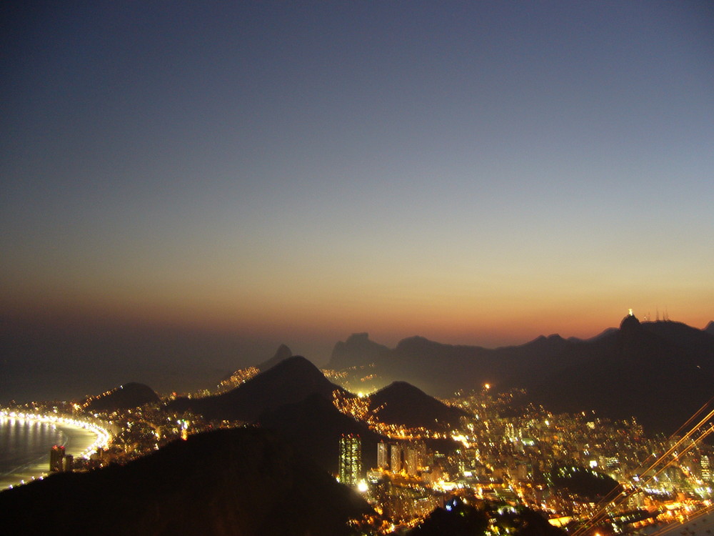 Rio de Janero bei Nacht vom Zuckerhut