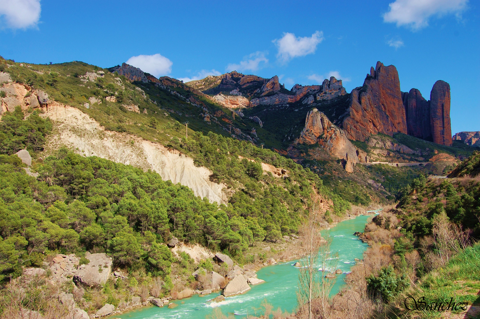 Rio Gallego y mallos de Riglos.