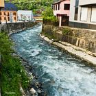 Rio Garona a su paso por Viella, Valle de Aran, Lleida