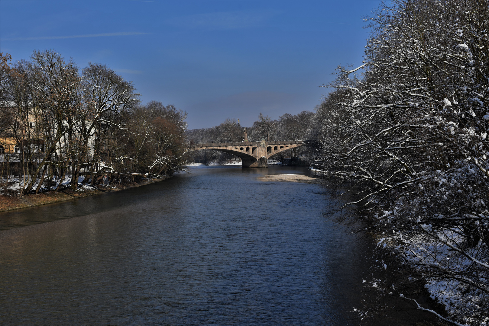 Rio Isar en el centro de Munich Alemania