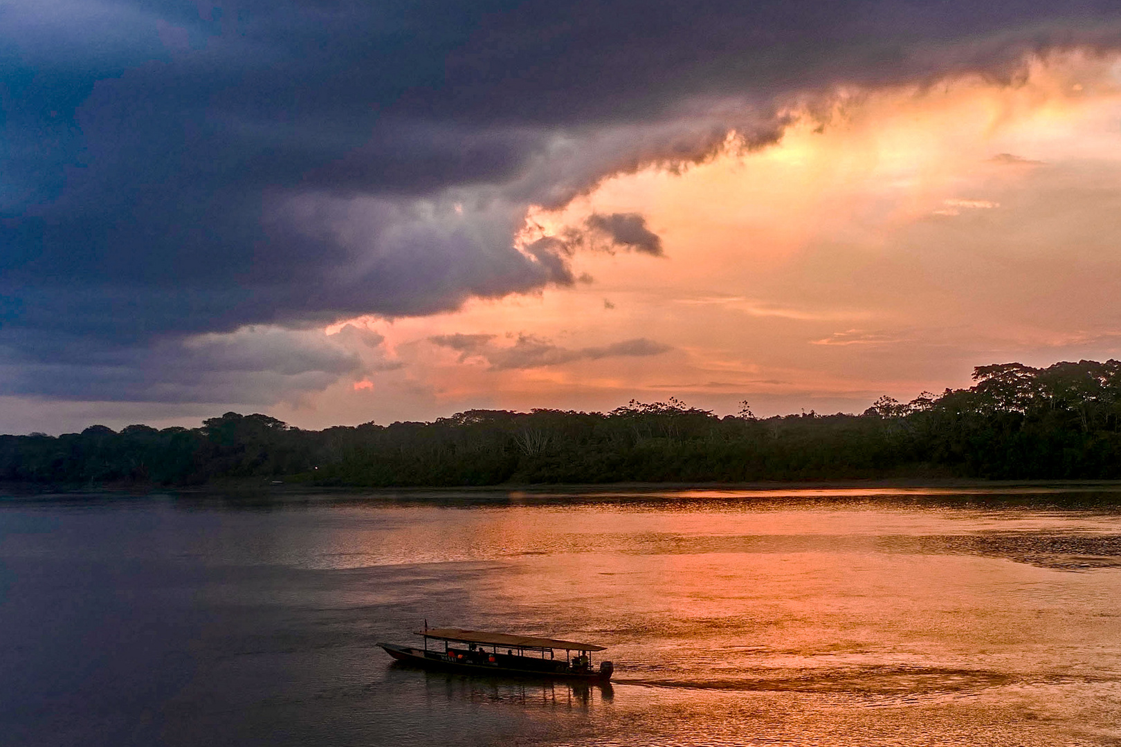 RIO MADRE DE DIOS, PUERTO MALDONADO, PERU