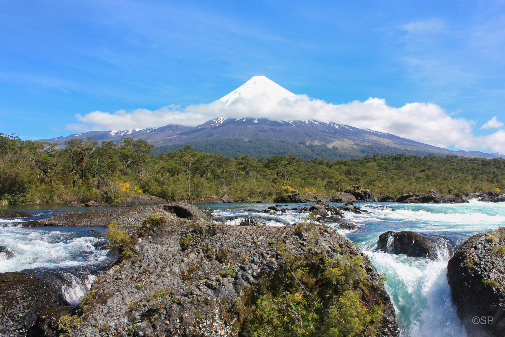 Rio Petrohue, Parque Nacional Perez Vicente Rosales, Chile