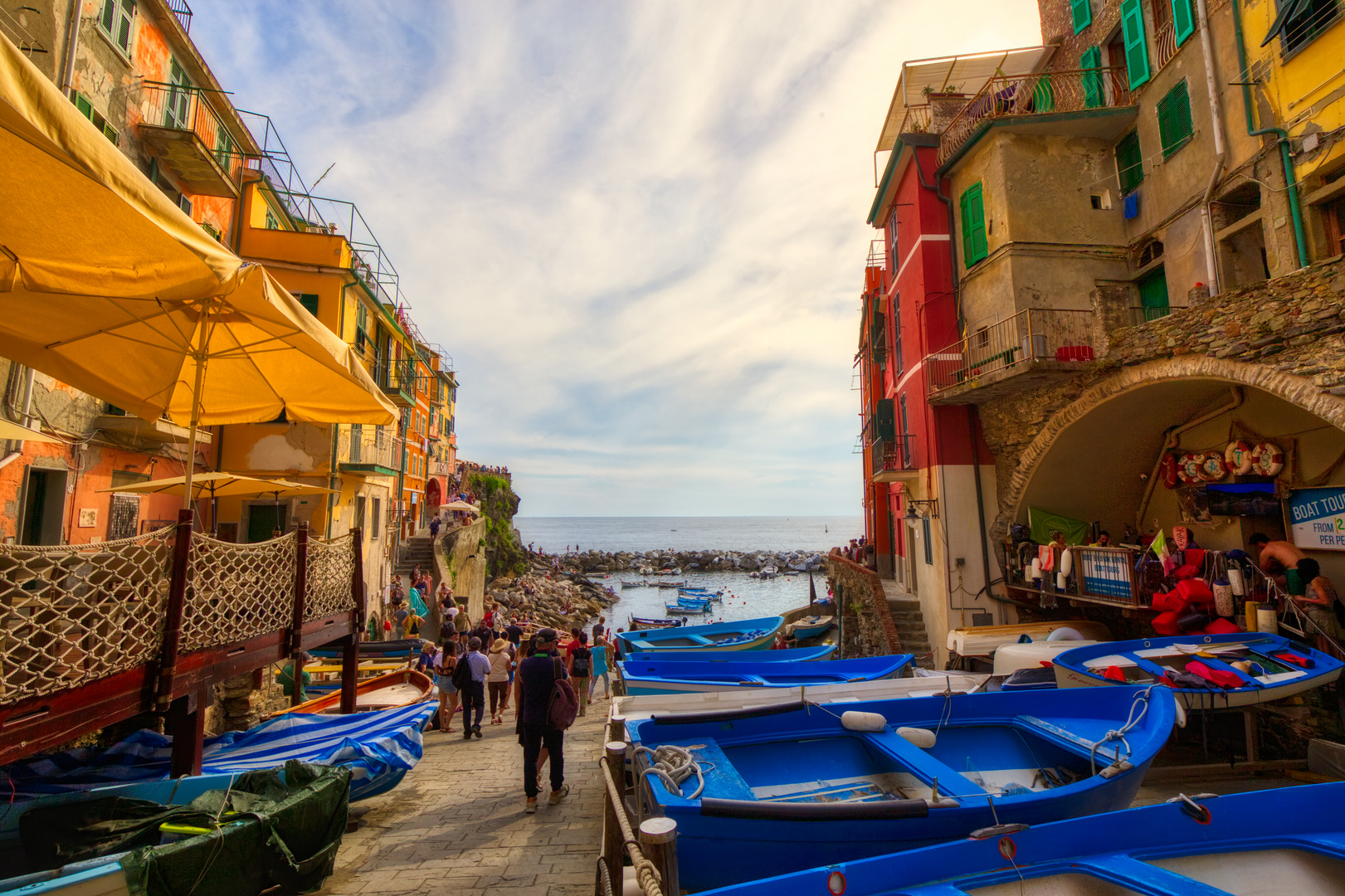 Riomaggiore - die Boote auf der Straße gestapelt