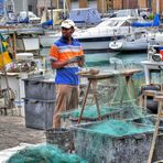 Riordino dopo una notte di lavoro in mare