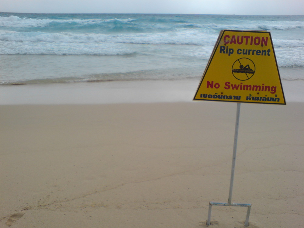 Rip current - no swimming