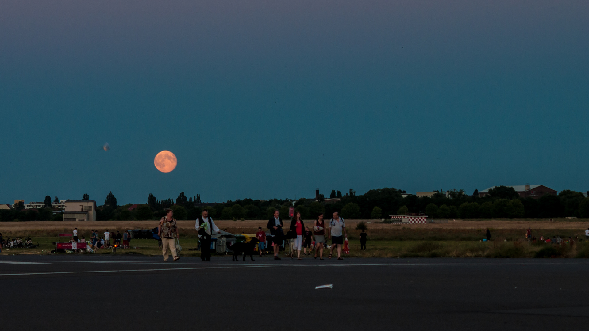 rising moon over thf