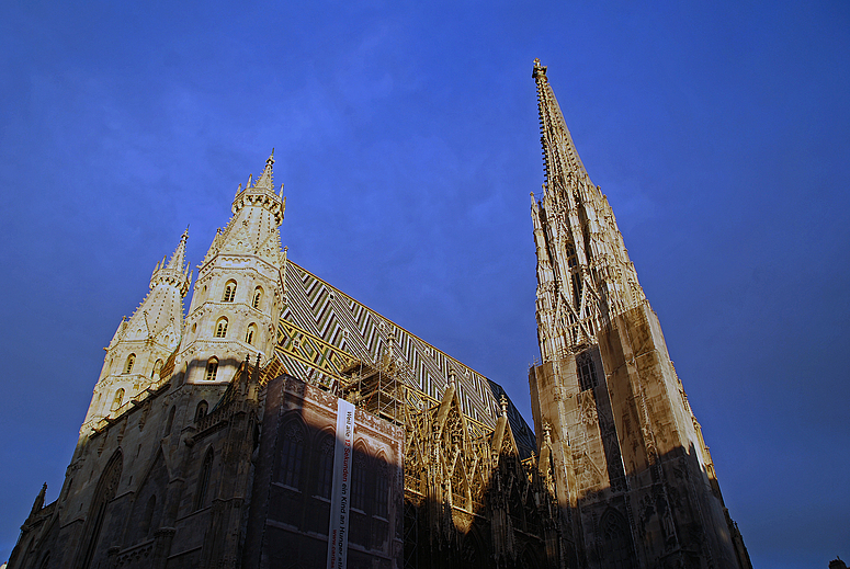 Rising up - Stephansdom, Wien