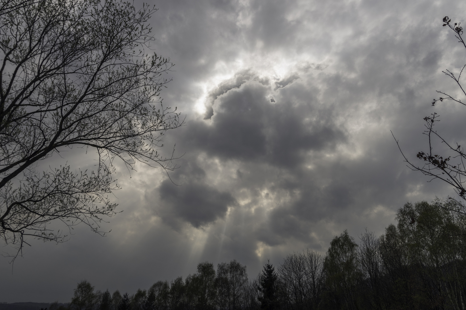 Riß durch das Wolkenmeer 