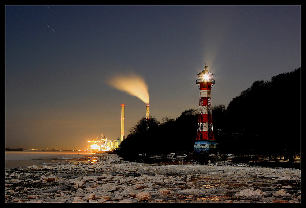 Rissener Ufer bei - 12°C die Türme von Wedel