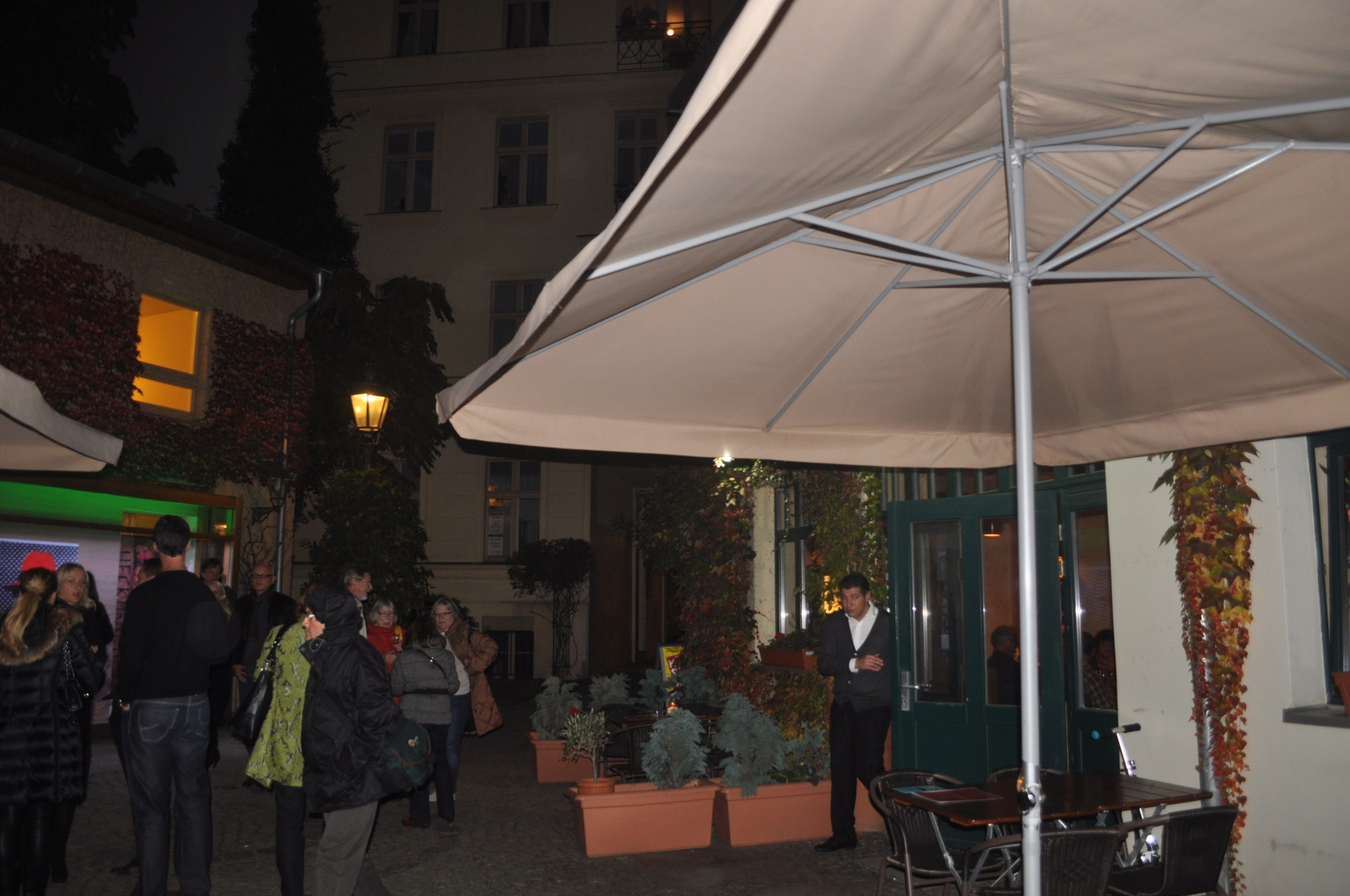 Ristorante Garda Ausstellung von Mané Wunderlich monumentalWunderlich in den Heckmann Höfen 25 Jahre