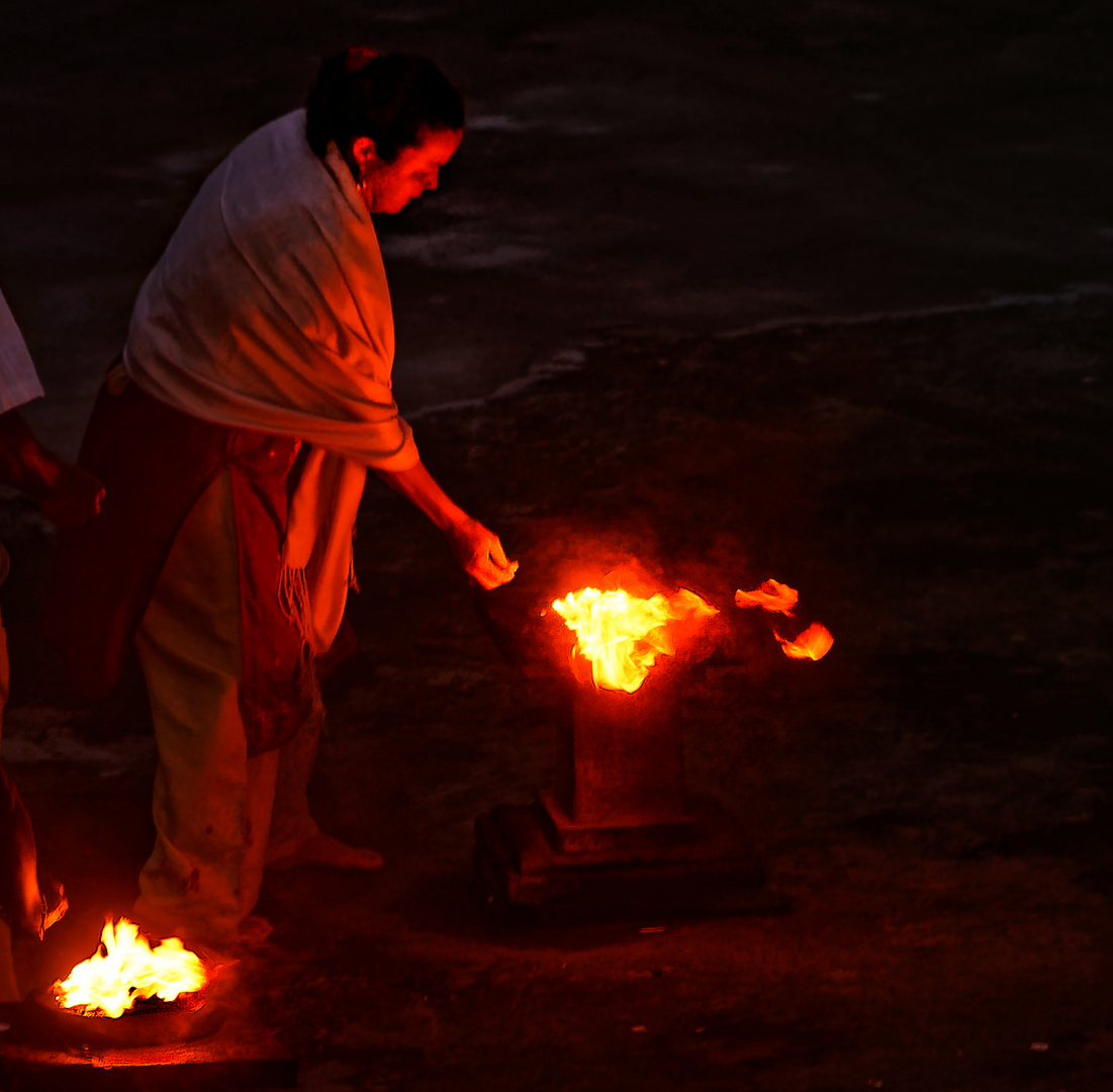 rite de purification par le feu temple hindou de st leu 