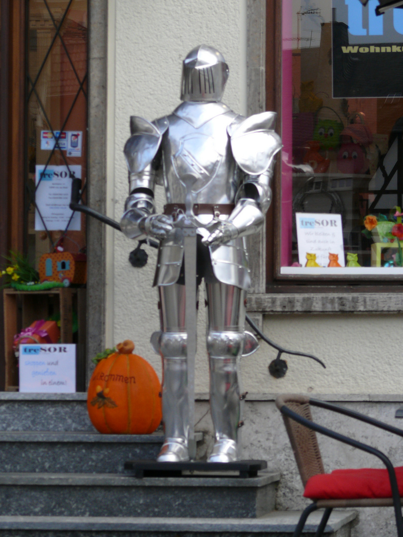 Ritter blitzblank auf dem marktplatz von linz/ rhein -19.9.13