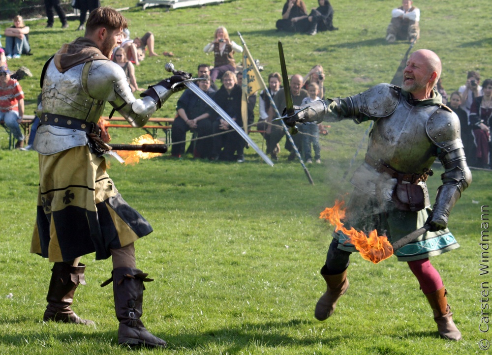Ritterkampf (Schwert und Fackel) - 1 Foto & Bild | kunstfotografie ...