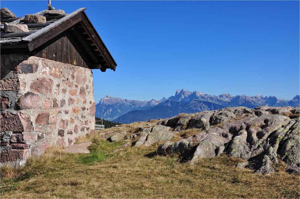 RITTNERHORN MIT BLICK AUF LANKOFEL UND SELLAGRUPPE