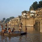 rituelles Bad im Ganges