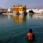 Rituelles Bad im Harmandir Sahib