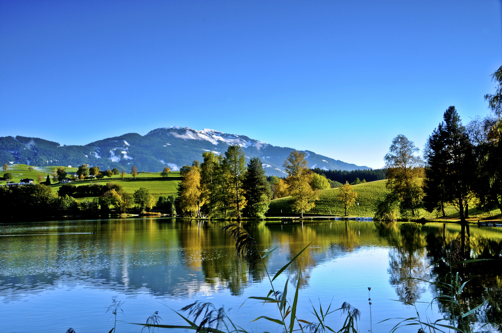 Ritzensee mit Schwalbenwand im Herbst