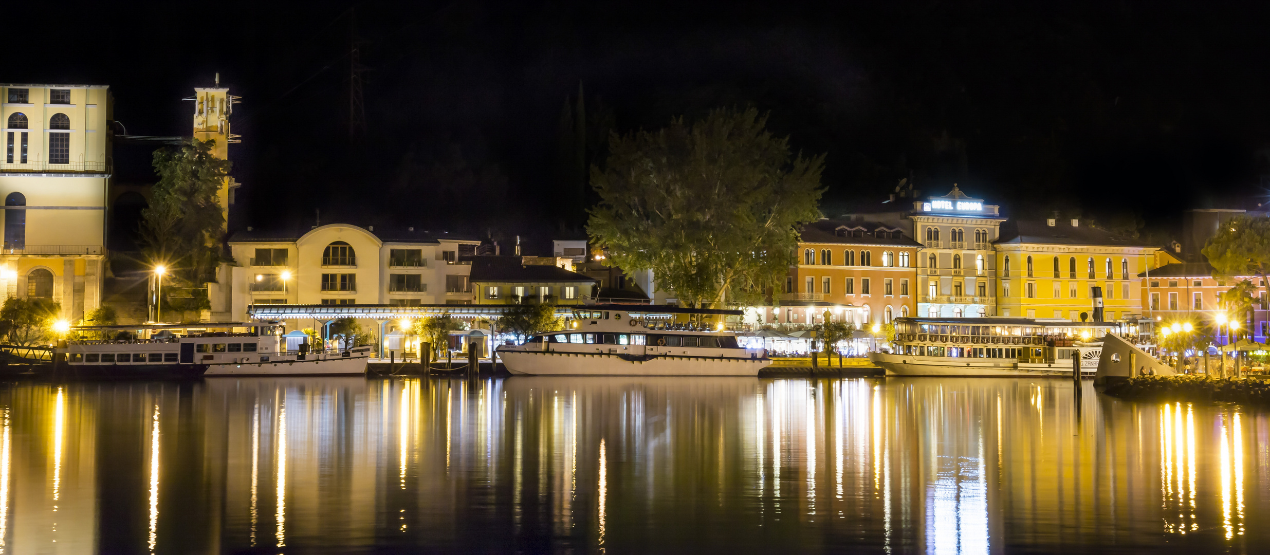 Riva bei Nacht