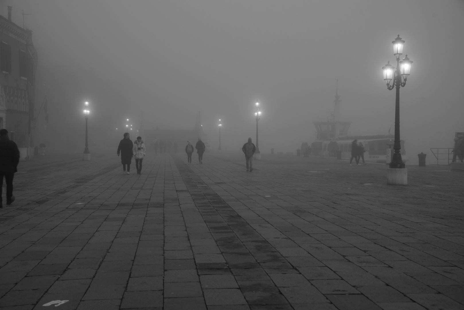 Riva degli Schiavoni im Nebel