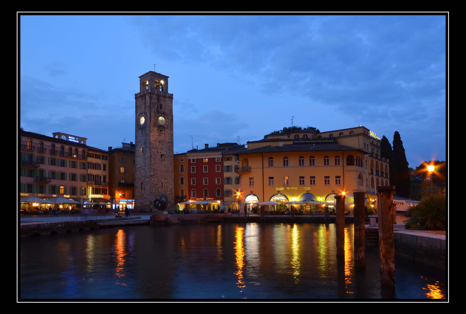 Riva del Garda bei Nacht