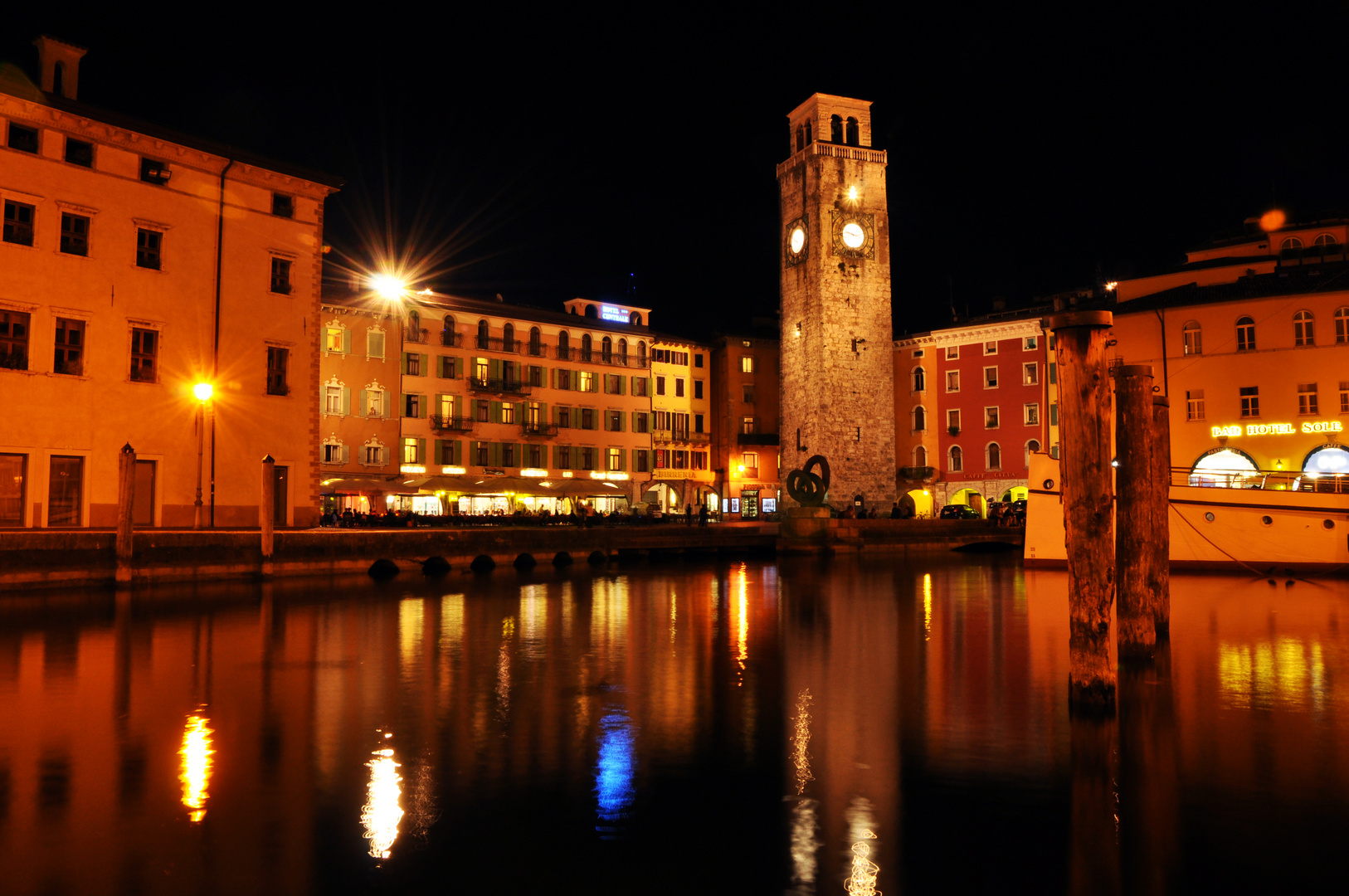 Riva del Garda - Hafen bei Nacht