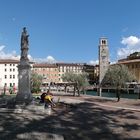 Riva del Garda im Schatten der Bäume