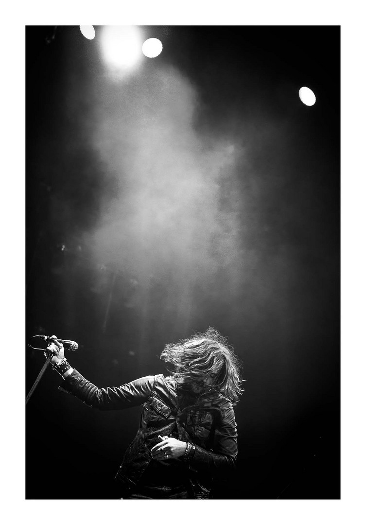 Rival Sons - Jay Buchanan (3)